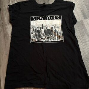 Forever 21 Black New York Skyline Women's Tee